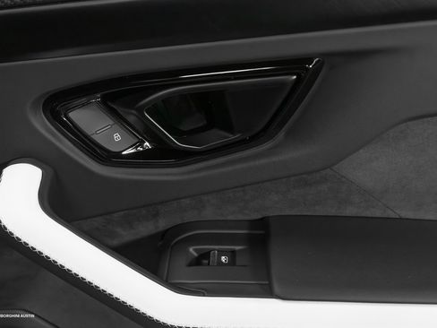 Used 2025 Lamborghini Urus SE image 42