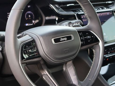 Used 2023 Jeep Grand Cherokee L Overland image 17