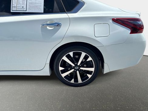 Used 2018 Nissan Altima 2.5 SR FWD image 9