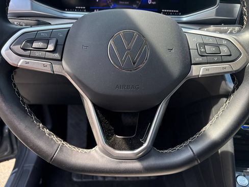 Used 2025 Volkswagen Taos SE FWD image 34