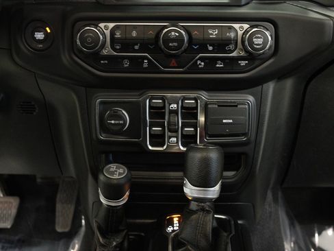 Used 2022 Jeep Wrangler Unlimited Sport image 36