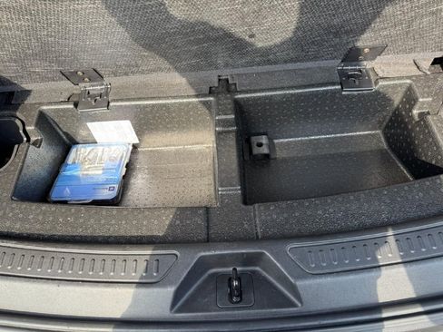 Used 2020 GMC Acadia SLE w/ Driver Convenience Package image 27