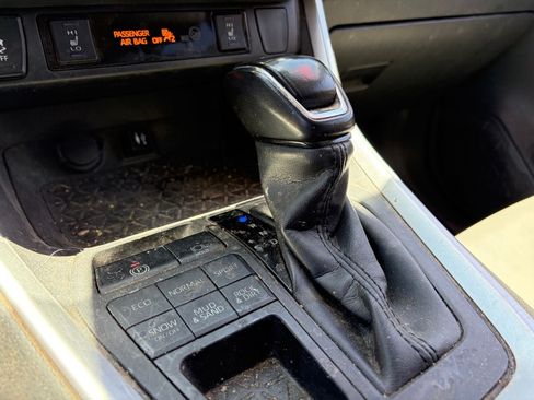 Used 2019 Toyota RAV4 XLE Premium w/ Cold Weather Package AWD/4WD image 8