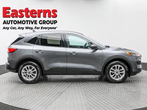 Used 2022 Ford Escape SE w/ Cold Weather Package image 4