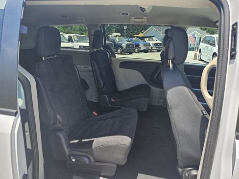 Used 2019 Dodge Grand Caravan SE FWD image 27