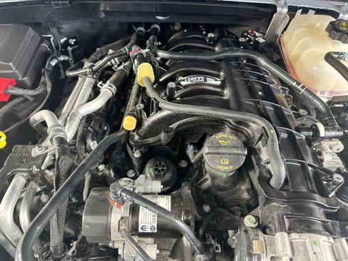 Used 2023 Jeep Wrangler Unlimited Sahara AWD/4WD image 28