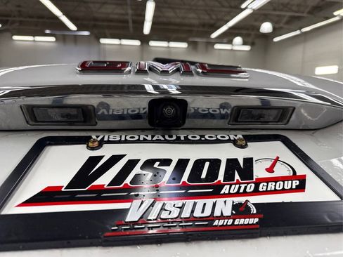 Used 2024 GMC Terrain SLT image 16