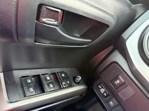 Used 2020 Toyota Tacoma SR5 RWD image 26