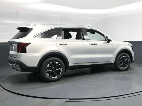 New 2026 Kia Sorento S image 4