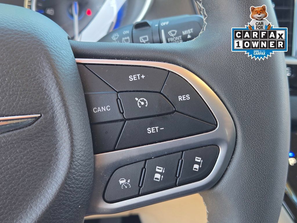 Used 2024 Chrysler Pacifica Touring-L FWD image 19