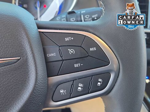 Used 2024 Chrysler Pacifica Touring-L FWD image 19