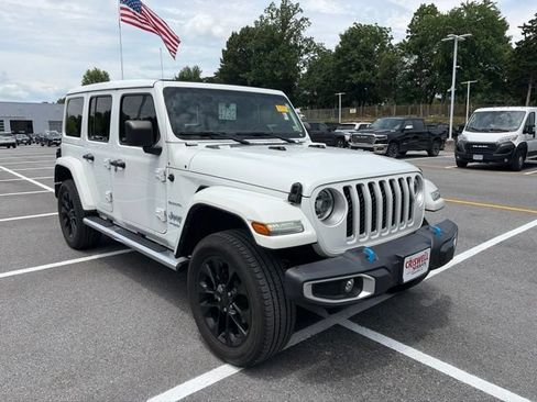 Used 2022 Jeep Wrangler Unlimited Sahara w/ Cold Weather Group AWD/4WD image 4