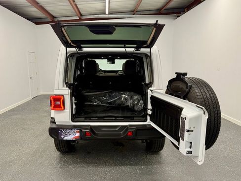 Used 2024 Jeep Wrangler Sahara w/ Safety Group image 12