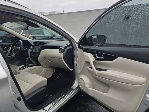 Used 2019 Nissan Rogue Sport SV w/ Technology Package AWD/4WD image 12