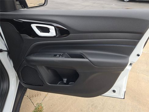 New 2026 Jeep Compass Latitude image 6