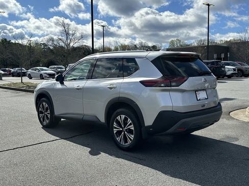 Used 2021 Nissan Rogue SV w/ Premium Package image 6