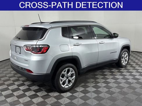 Used 2025 Jeep Compass Latitude image 5