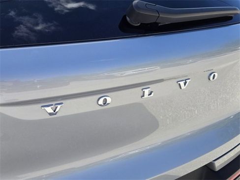 Certified 2024 Volvo XC40 B5 Plus w/ Protection Package Premier image 16