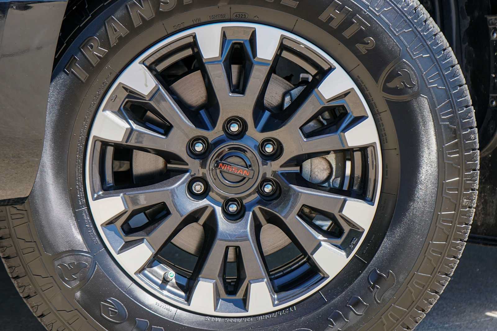 Used 2021 Nissan Titan PRO-4X w/ Pro-4x Convenience Package AWD/4WD image 2