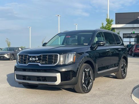 New 2025 Kia Telluride S image 3