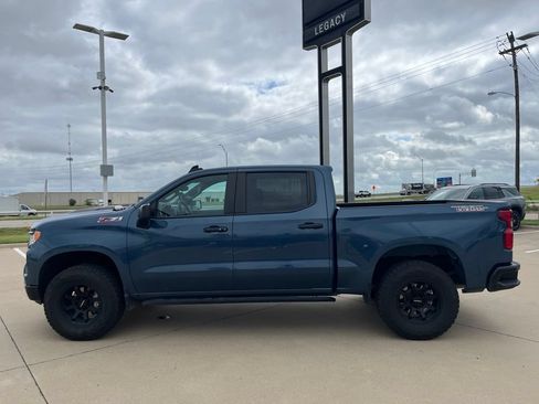 Used 2024 Chevrolet Silverado 1500 LT Trail Boss w/ Convenience Package II AWD/4WD image 3