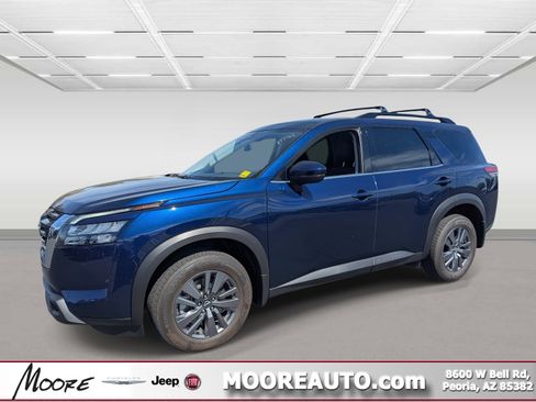 Used 2025 Nissan Pathfinder SV image 1