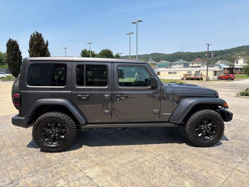 Used 2019 Jeep Wrangler Unlimited Sahara w/ Quick Order Package 24M Moab AWD/4WD image 9