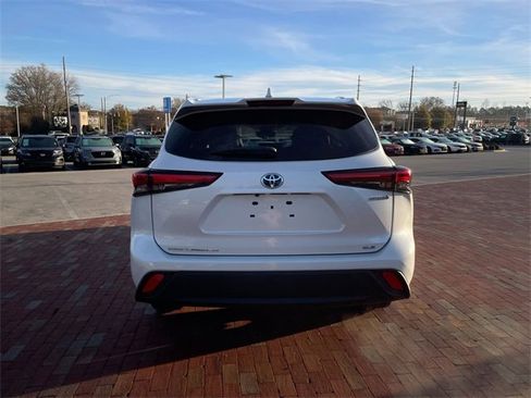 Used 2022 Toyota Highlander XLE image 35