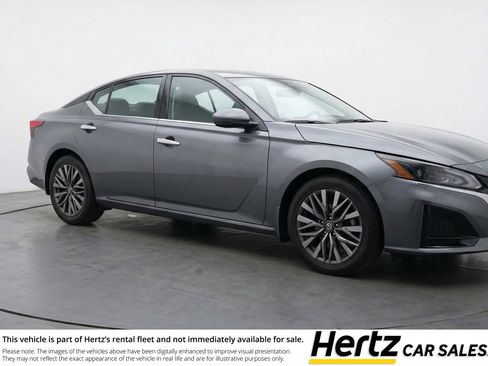 Used 2025 Nissan Altima 2.5 SV image 1