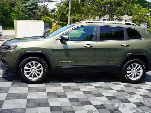 Used 2019 Jeep Cherokee Latitude w/ Popular Appearance Group AWD/4WD image 29