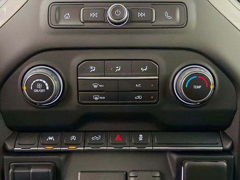 Used 2024 Chevrolet Silverado 1500 Custom image 17