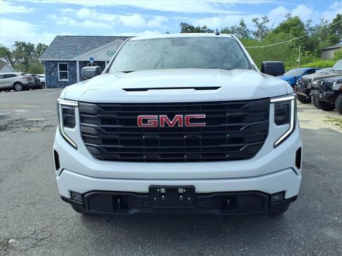 Used 2025 GMC Sierra 1500 Elevation image 2