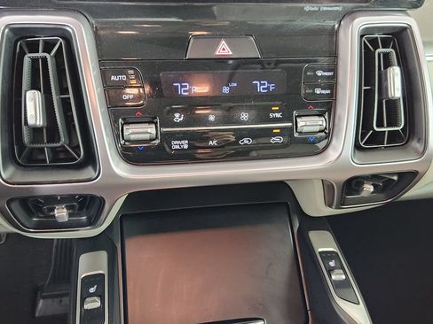 Used 2023 Kia Sorento EX AWD/4WD image 19