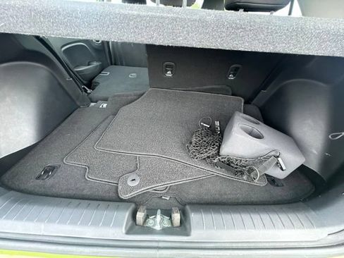 Used 2022 Hyundai Venue SEL FWD image 6