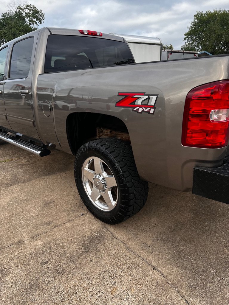 Used 2012 Chevrolet Silverado 2500 LTZ w/ LTZ Plus Package AWD/4WD image 8