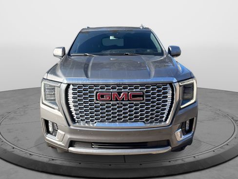 Used 2021 GMC Yukon XL Denali image 2