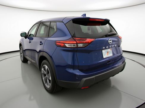 Used 2025 Nissan Rogue SV image 6