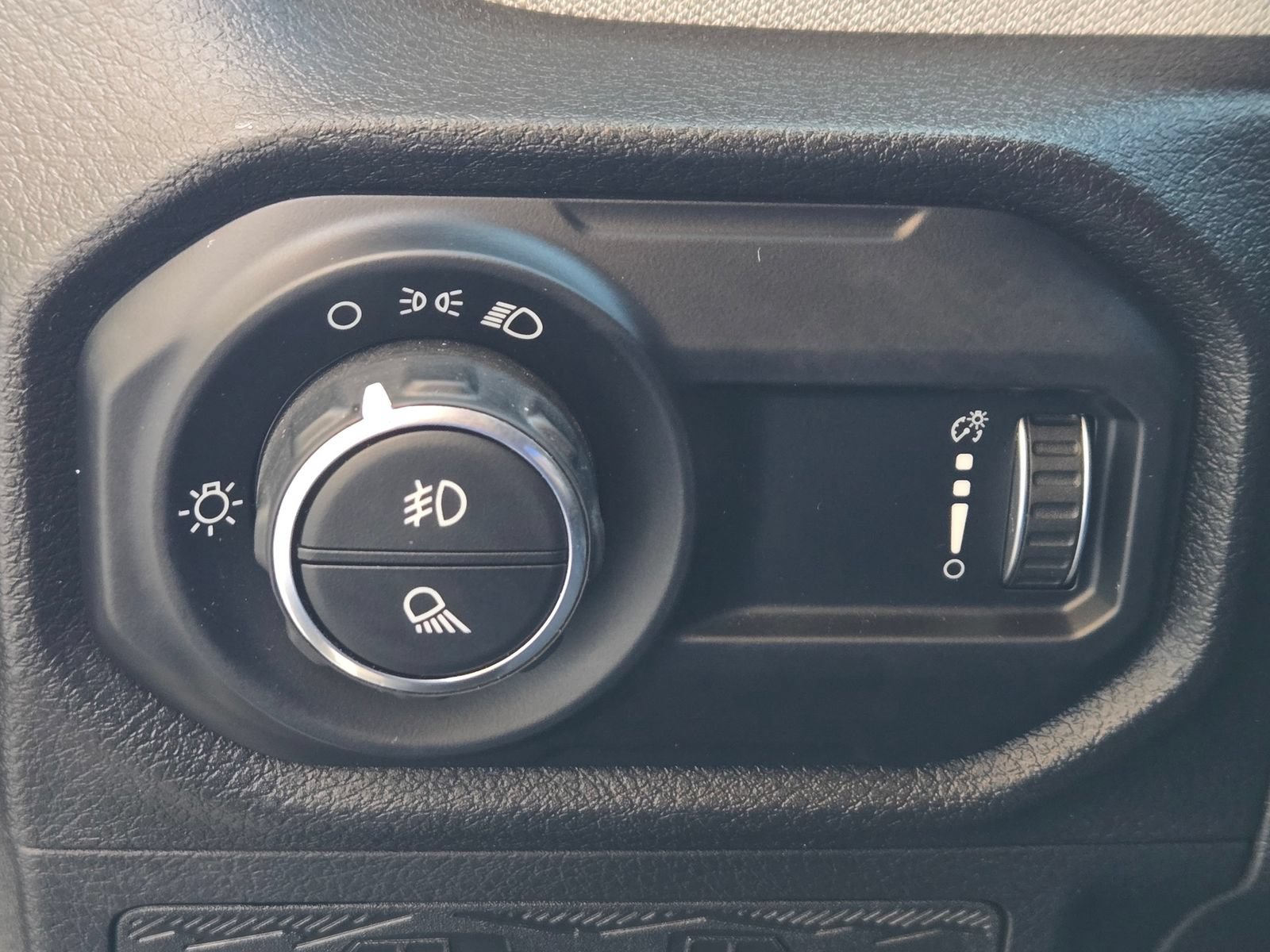 Used 2025 Jeep Gladiator Sport AWD/4WD image 22