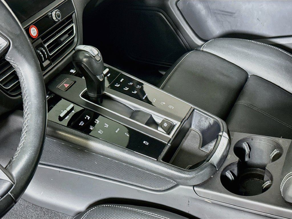 Certified 2023 Porsche Macan S AWD/4WD image 21