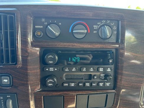 Used 2004 GMC Savana 1500 w/ Preferred Equipment Group RWD image 18