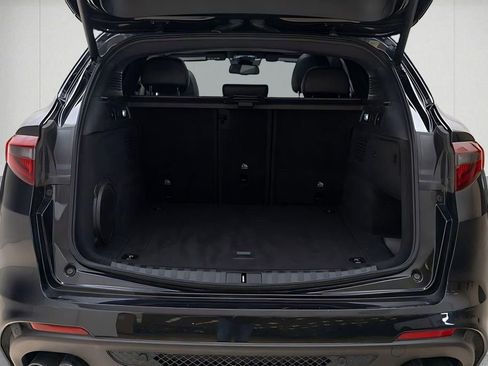 Used 2023 Alfa Romeo Stelvio Quadrifoglio image 11