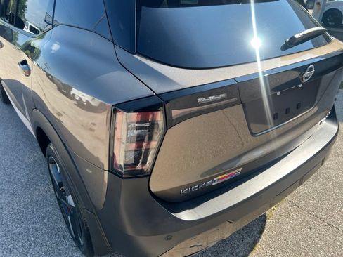 Certified 2025 Nissan Kicks SR w/ SR Premium Package AWD/4WD image 39