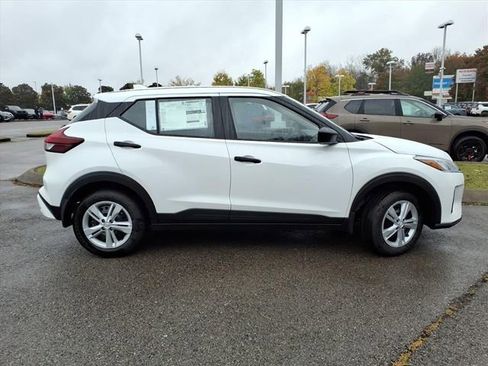 New 2025 Nissan Kicks Play S image 2