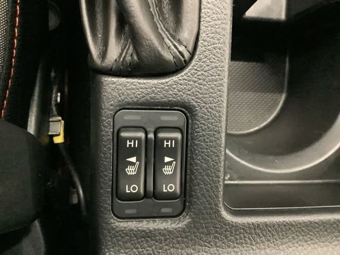 Used 2016 Subaru Crosstrek 2.0i Premium AWD/4WD image 11