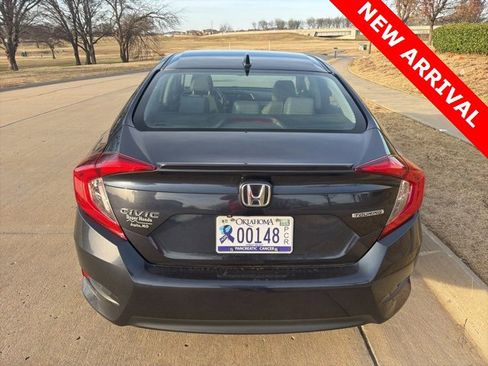 Used 2017 Honda Civic Touring image 4