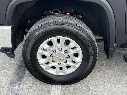 Used 2024 Chevrolet Silverado 2500 LT AWD/4WD image 10