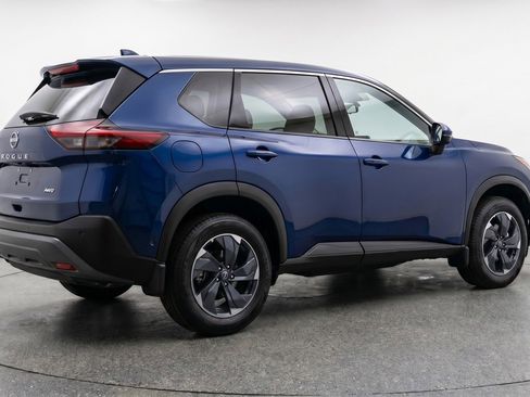 Used 2025 Nissan Rogue SV FWD image 9