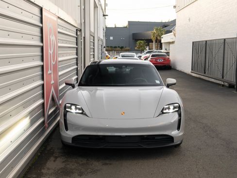 Used 2023 Porsche Taycan w/ Premium Package image 31