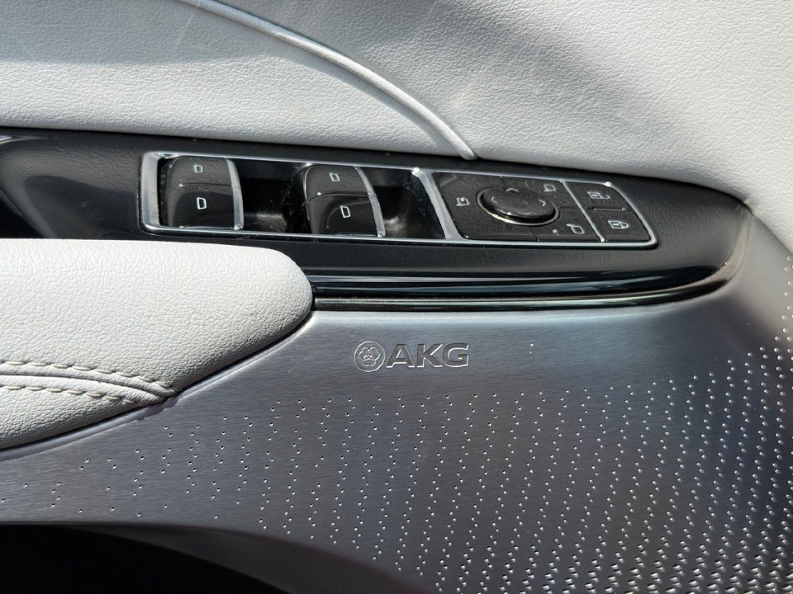 Used 2024 Cadillac Lyriq Sport AWD/4WD image 40
