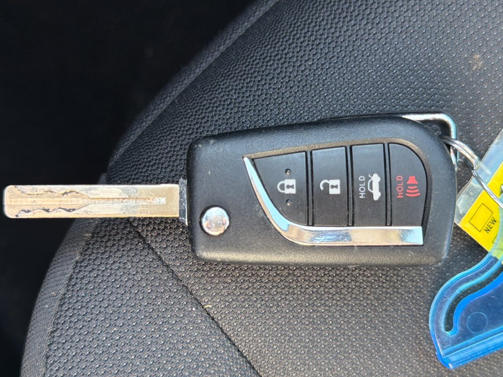Used 2025 Toyota Corolla LE FWD image 30